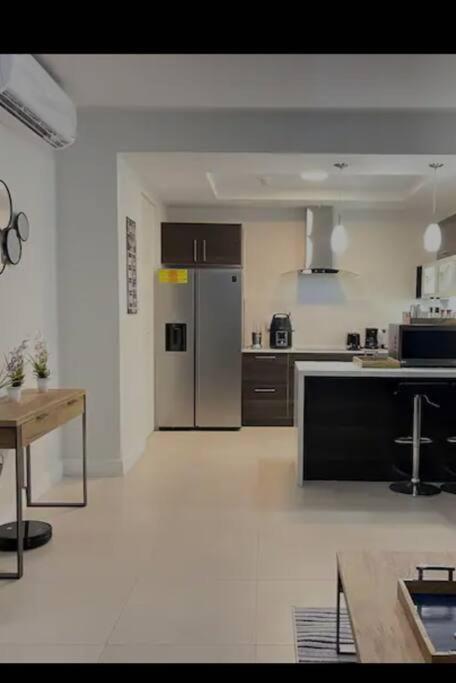Parkhurst Lux Condo Near Devon House Kingston Exterior foto
